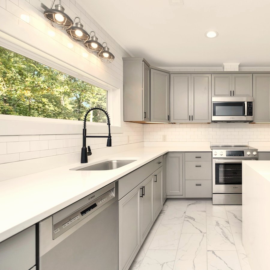 Book-matched marble backsplash, West Van, Marble countertop by Pacific Range Counter Top